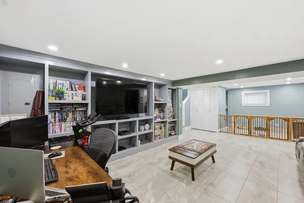 $429,900 | 4400 Wenonah Avenue, Stickney, IL 60402