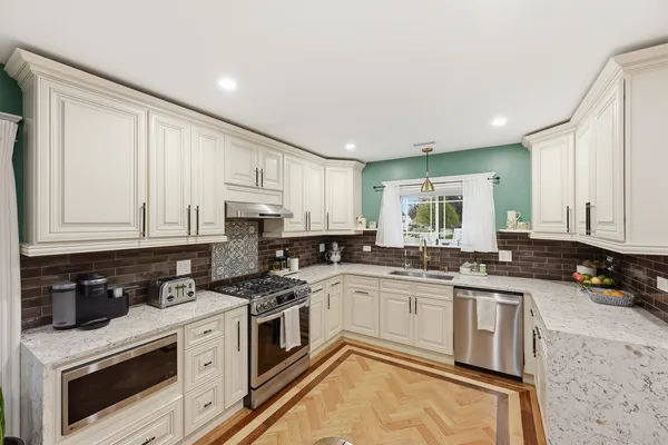 $429,900 | 4400 Wenonah Avenue, Stickney, IL 60402