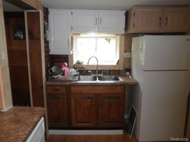 1280 Baker Road Fenton, MI 48430 - Photo 7 of 10 kitchen