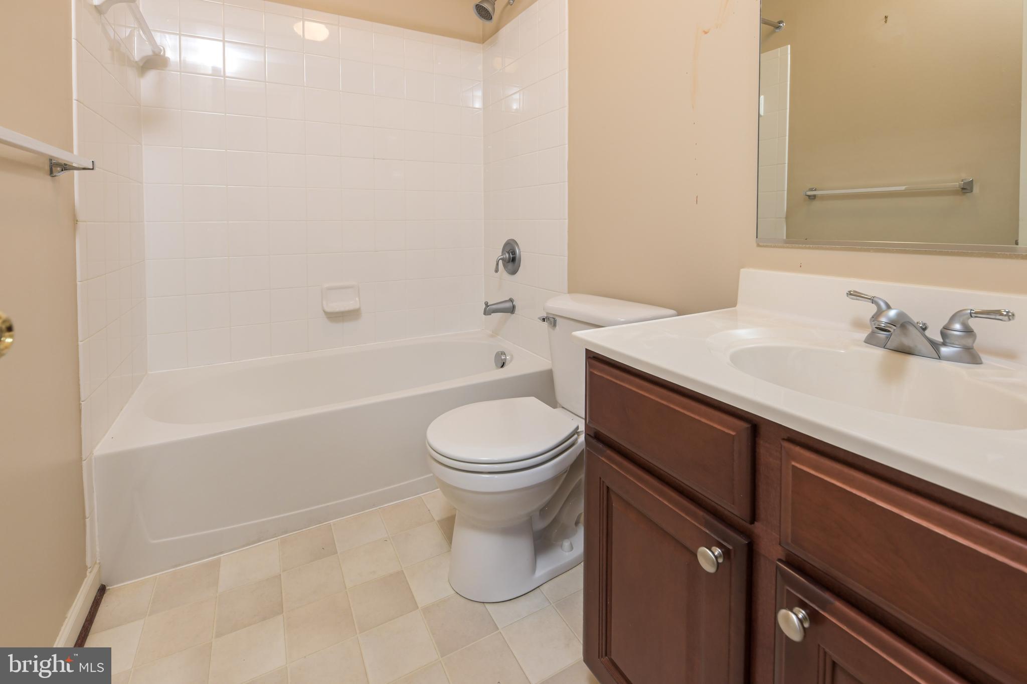 7024 Black Oak Road, Unit 216 Elkridge, MD 21075 - Photo 19 of 30 Hallway bath