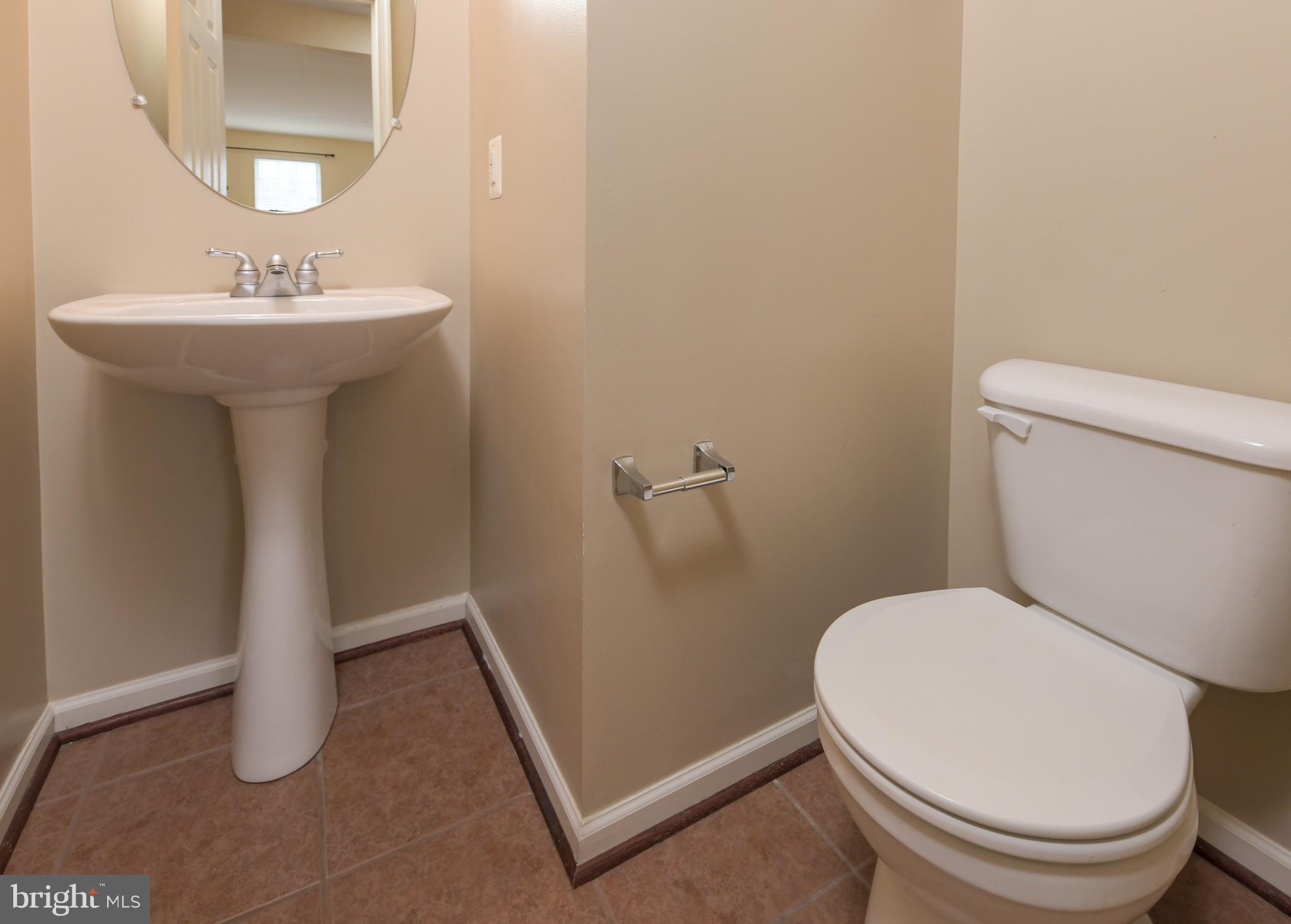 7024 Black Oak Road, Unit 216 Elkridge, MD 21075 - Photo 10 of 30 Main level powder room