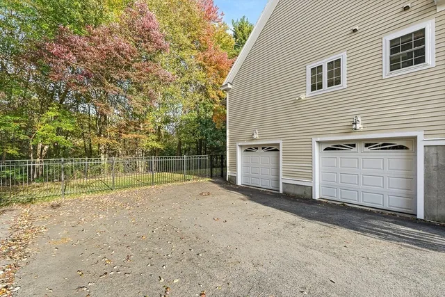 $1,049,000 | 109 Meadow Creek Drive, Dracut, MA 01826