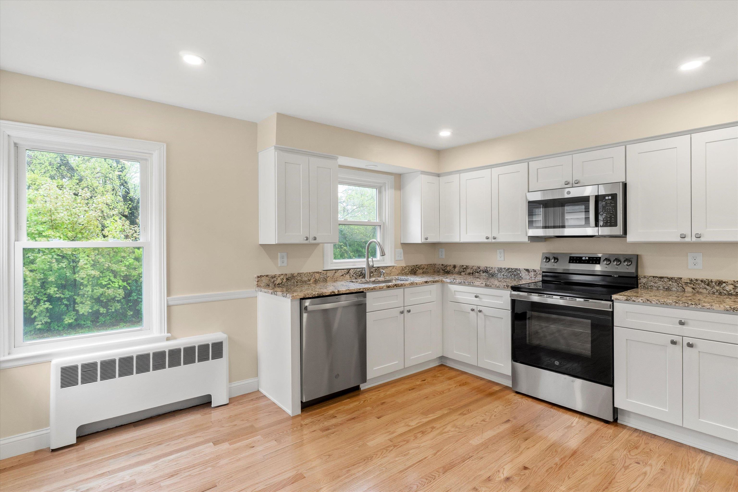 846 Howe Street Manchester, NH 03103 - Photo 11 of 42