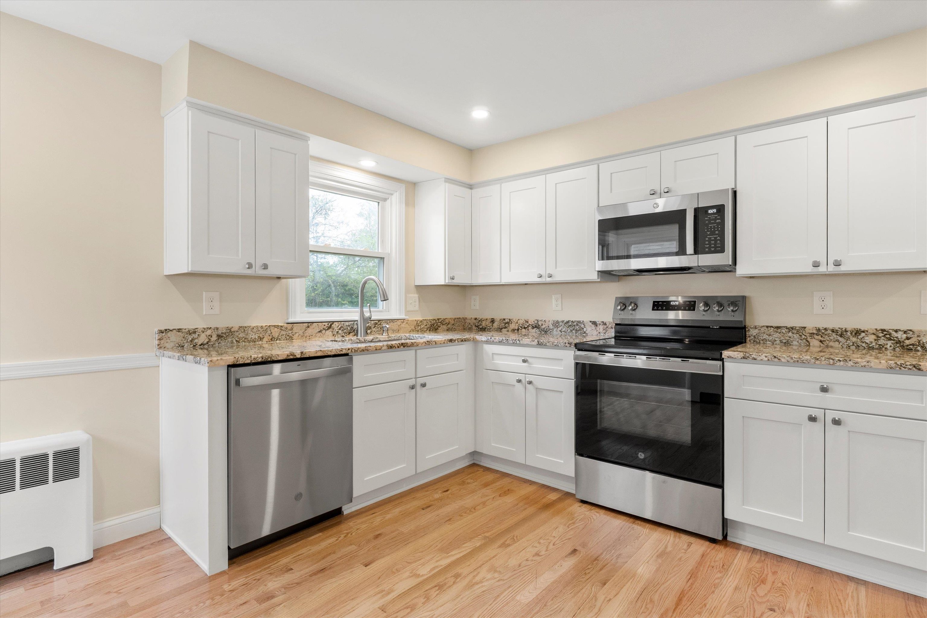 846 Howe Street Manchester, NH 03103 - Photo 12 of 42