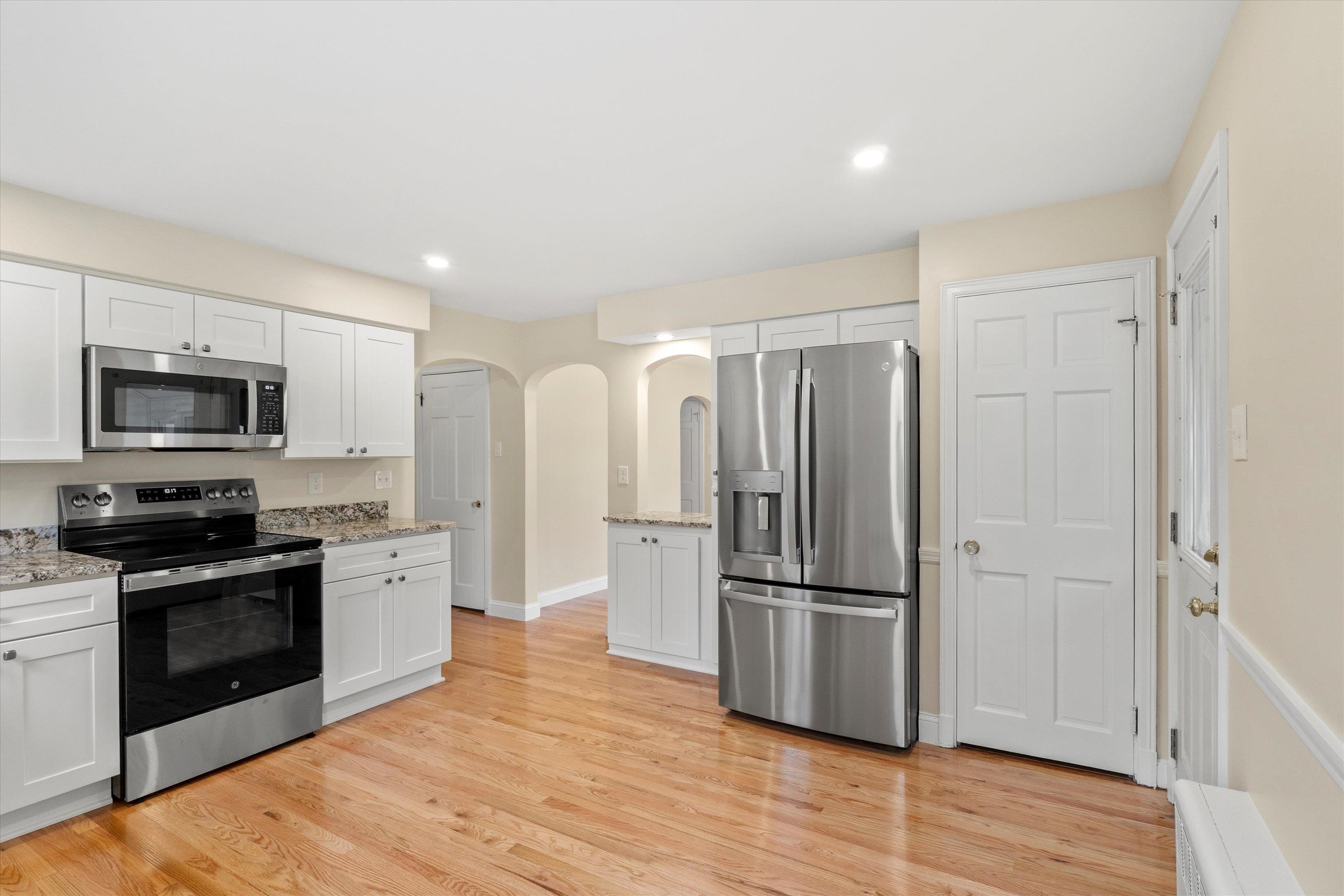 846 Howe Street Manchester, NH 03103 - Photo 13 of 42