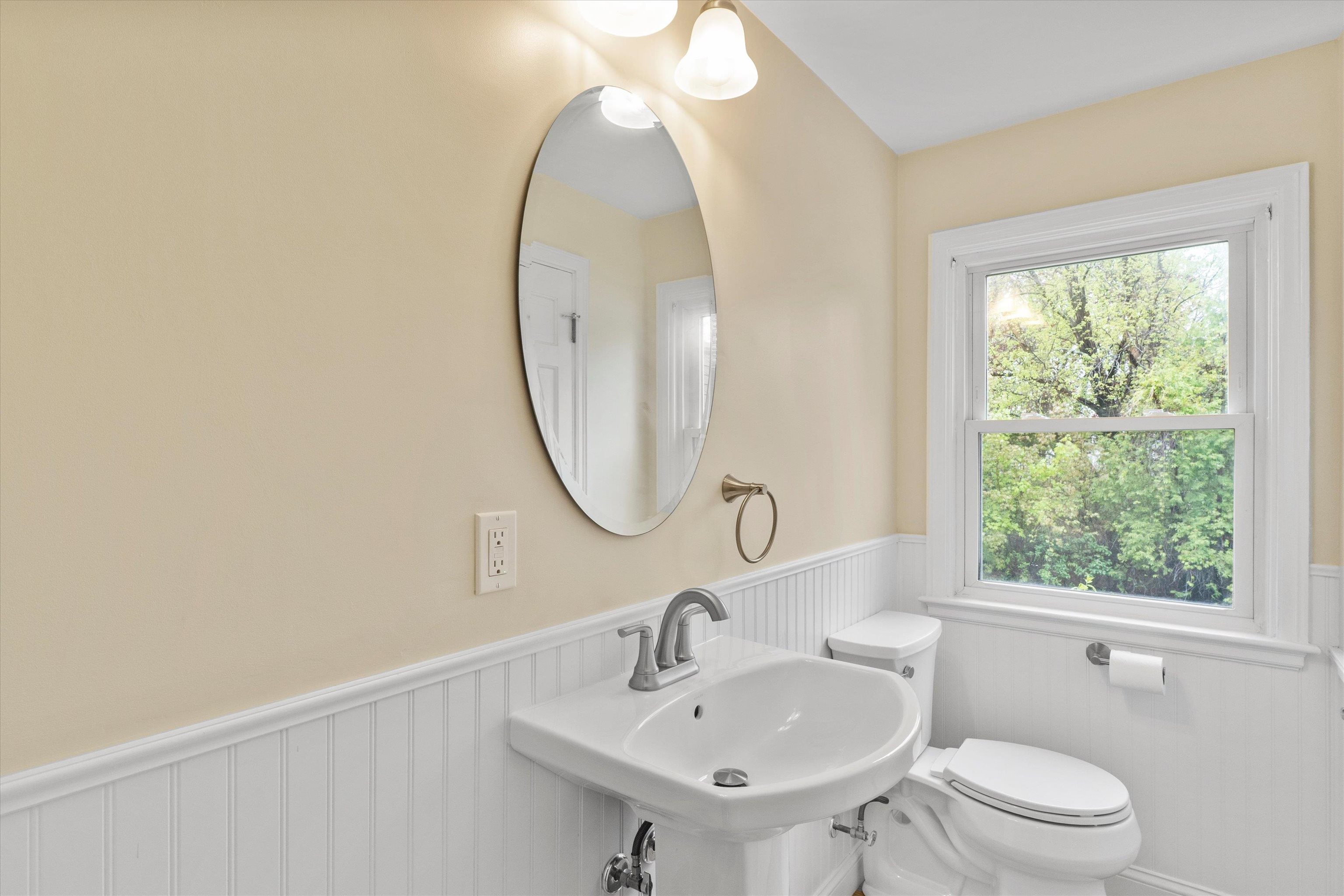 846 Howe Street Manchester, NH 03103 - Photo 15 of 42