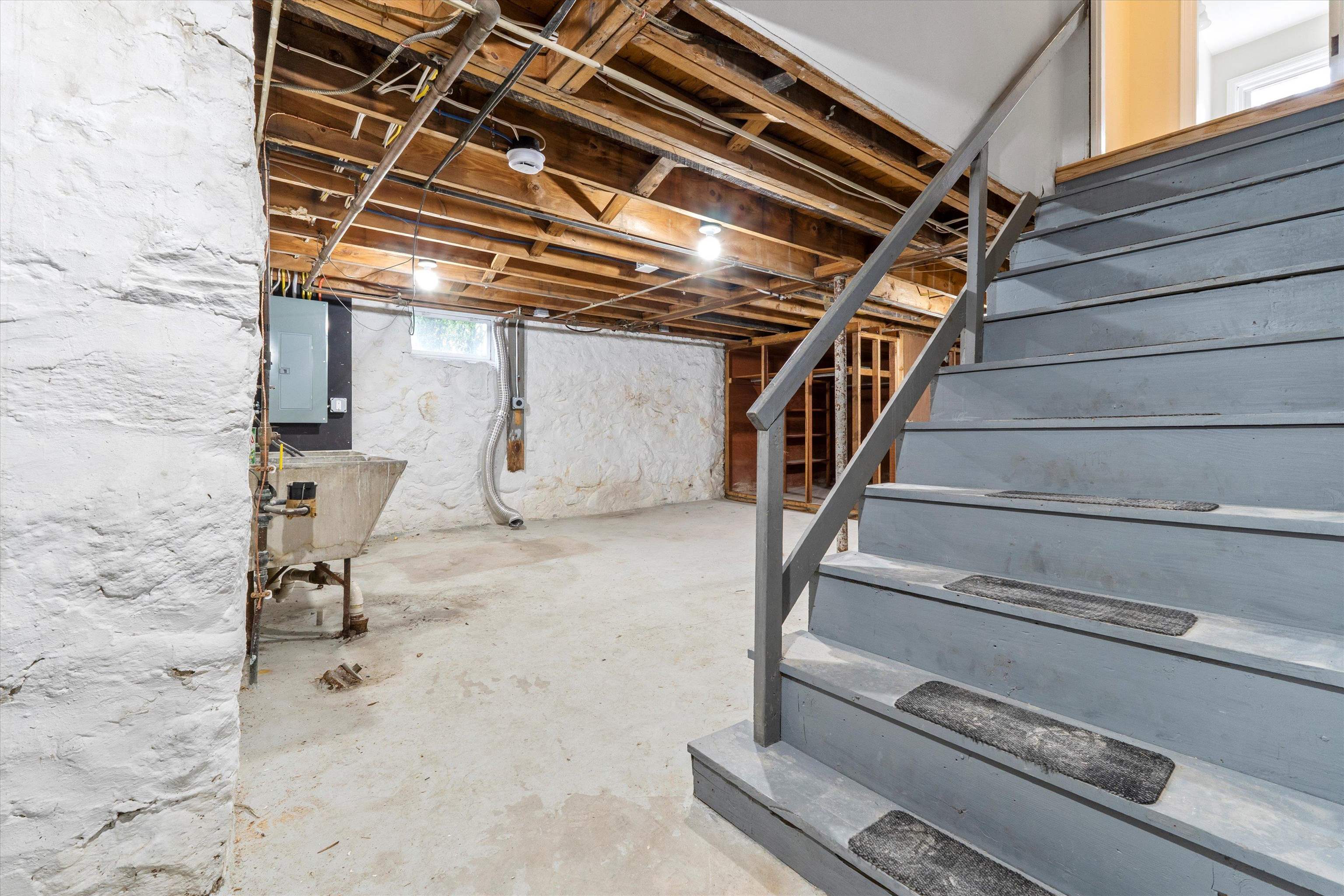 846 Howe Street Manchester, NH 03103 - Photo 31 of 42