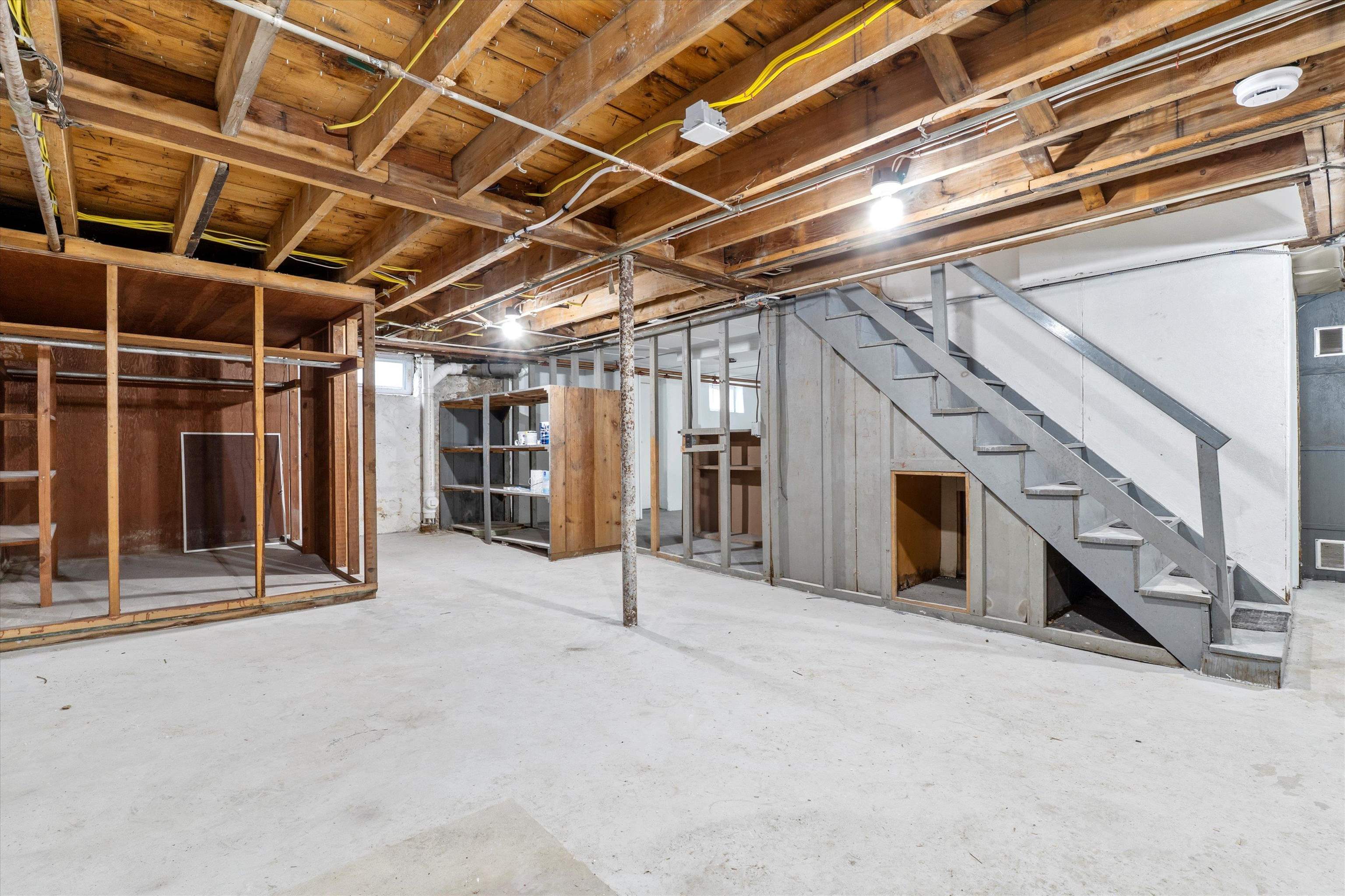 846 Howe Street Manchester, NH 03103 - Photo 32 of 42