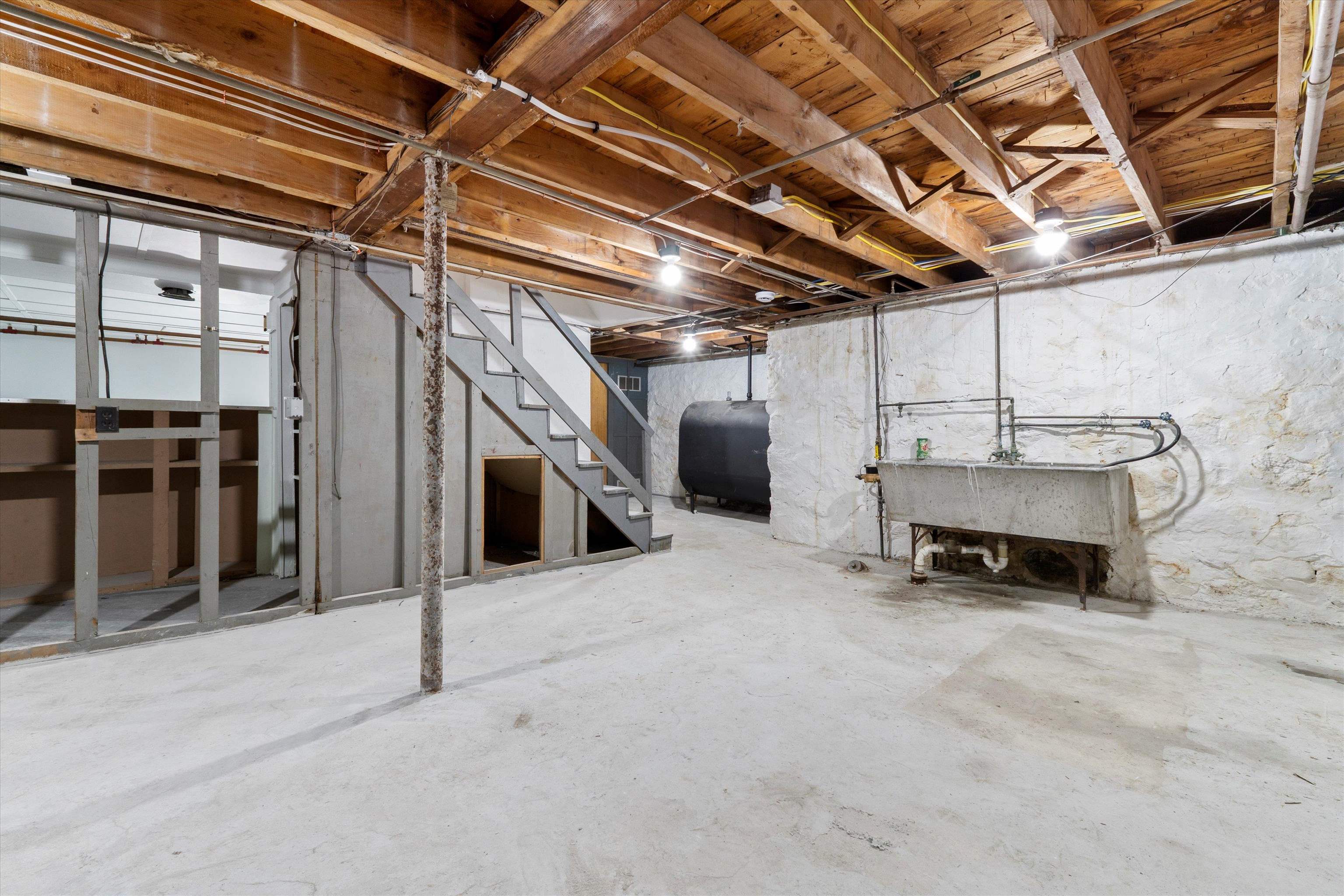 846 Howe Street Manchester, NH 03103 - Photo 34 of 42