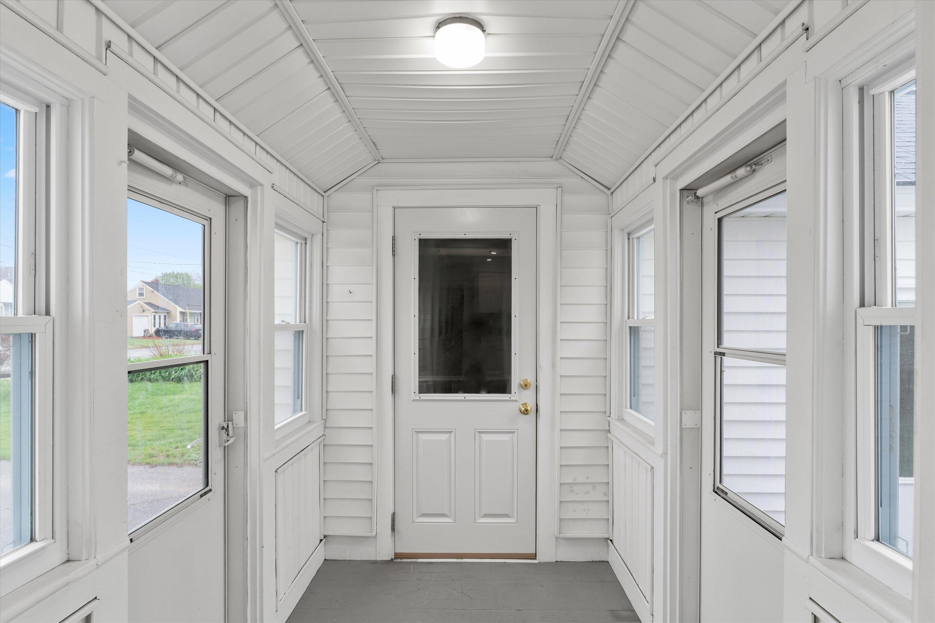 846 Howe Street Manchester, NH 03103 - Photo 37 of 42