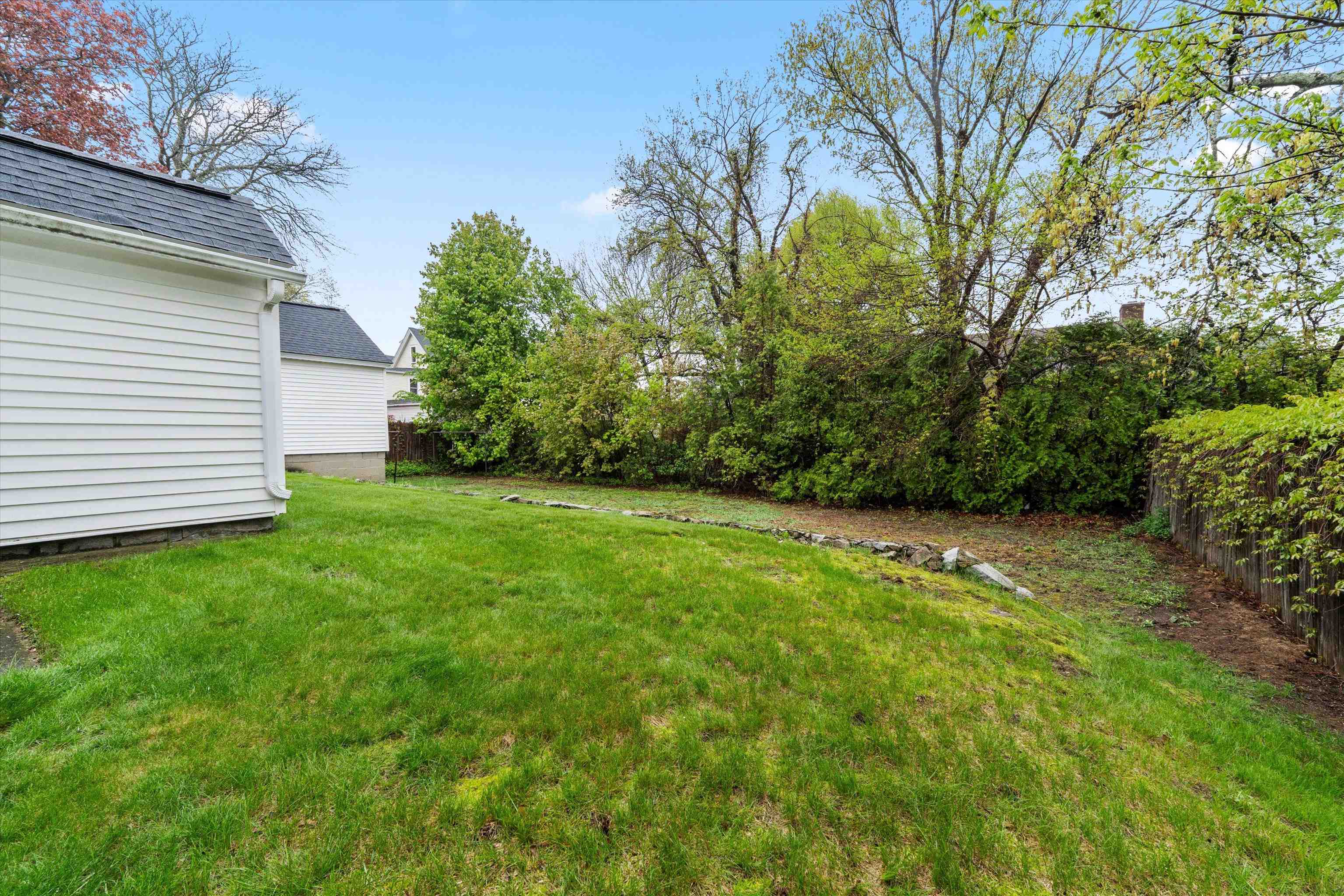 846 Howe Street Manchester, NH 03103 - Photo 40 of 42