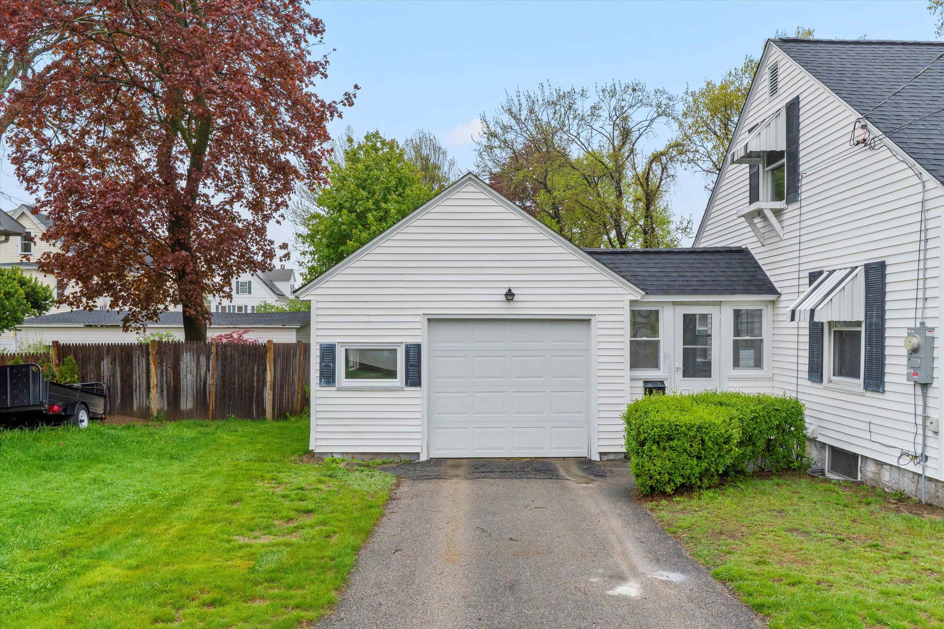 846 Howe Street Manchester, NH 03103 - Photo 4 of 42