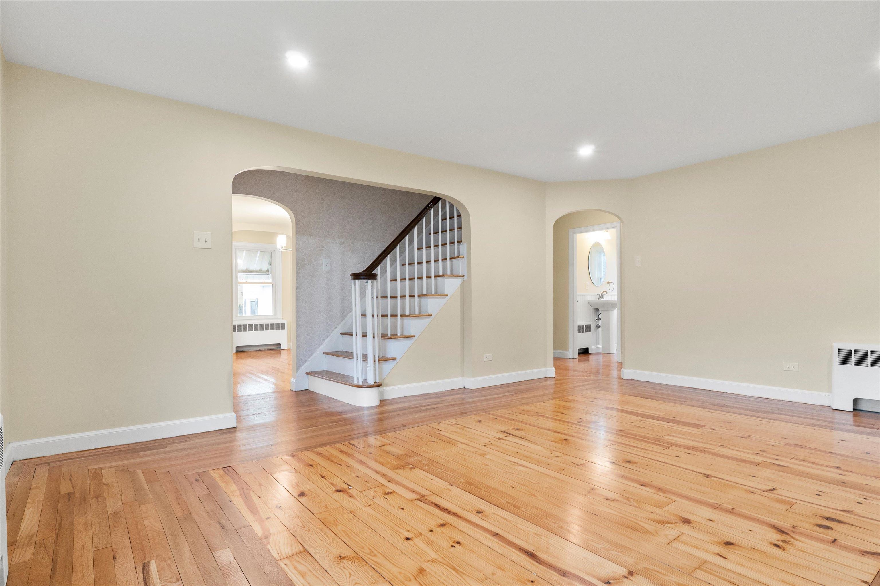 846 Howe Street Manchester, NH 03103 - Photo 6 of 42