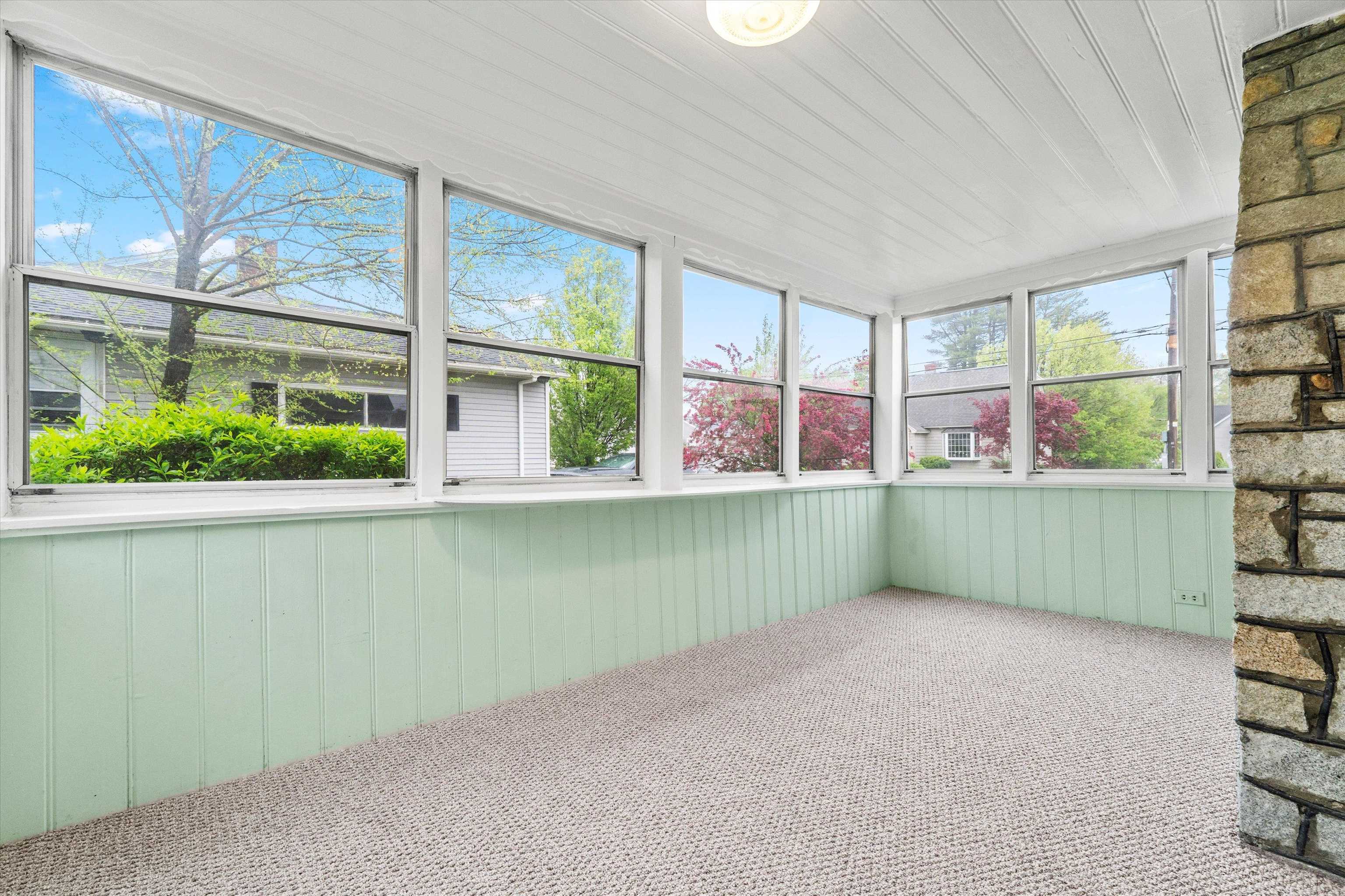 846 Howe Street Manchester, NH 03103 - Photo 8 of 42