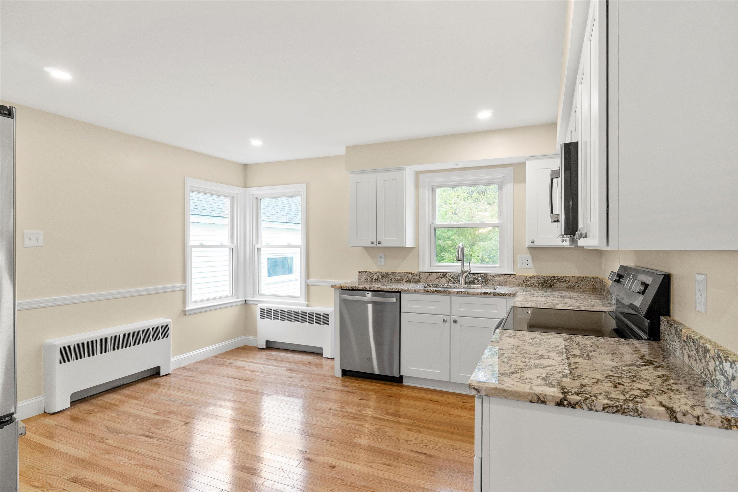 846 Howe Street Manchester, NH 03103 - Photo 10 of 42