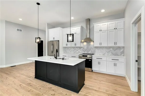 $499,500 | 149 South Linn Valley Drive, Linn Valley, KS 66040