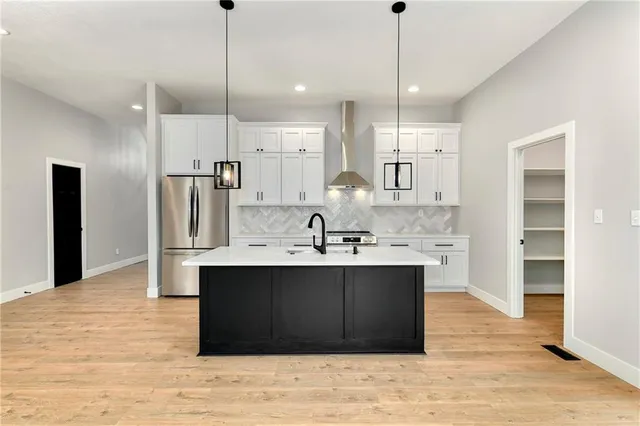 $499,500 | 149 South Linn Valley Drive, Linn Valley, KS 66040