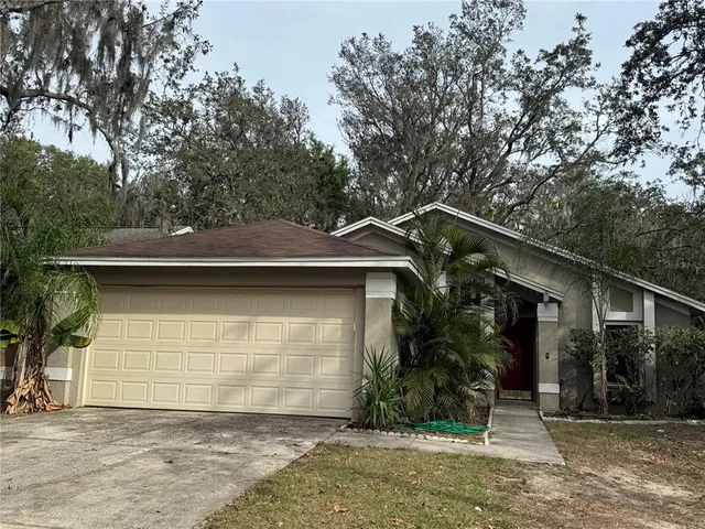 a front view of house with yard