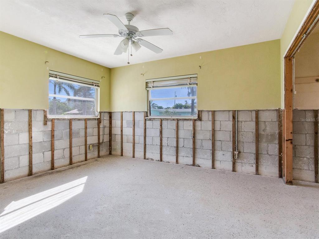 16105 1st Street East Redington Beach, FL 33708 - Photo 24 of 27 Gallery Image 24