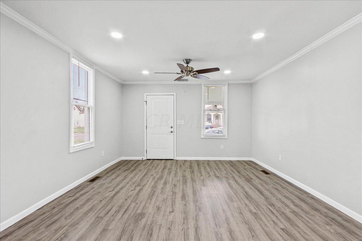 349 Walnut Street Circleville, OH 43113 - Photo 7 of 28 Living room