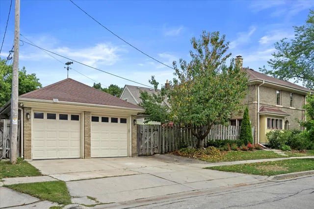 $749,900 | 4101 North Morris Boulevard, Shorewood, WI 53211