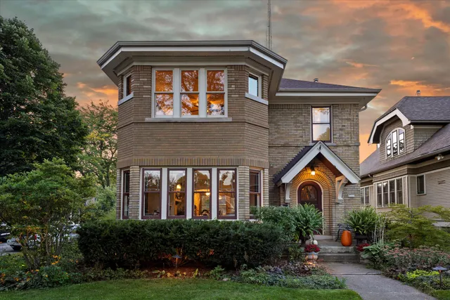 $749,900 | 4101 North Morris Boulevard, Shorewood, WI 53211