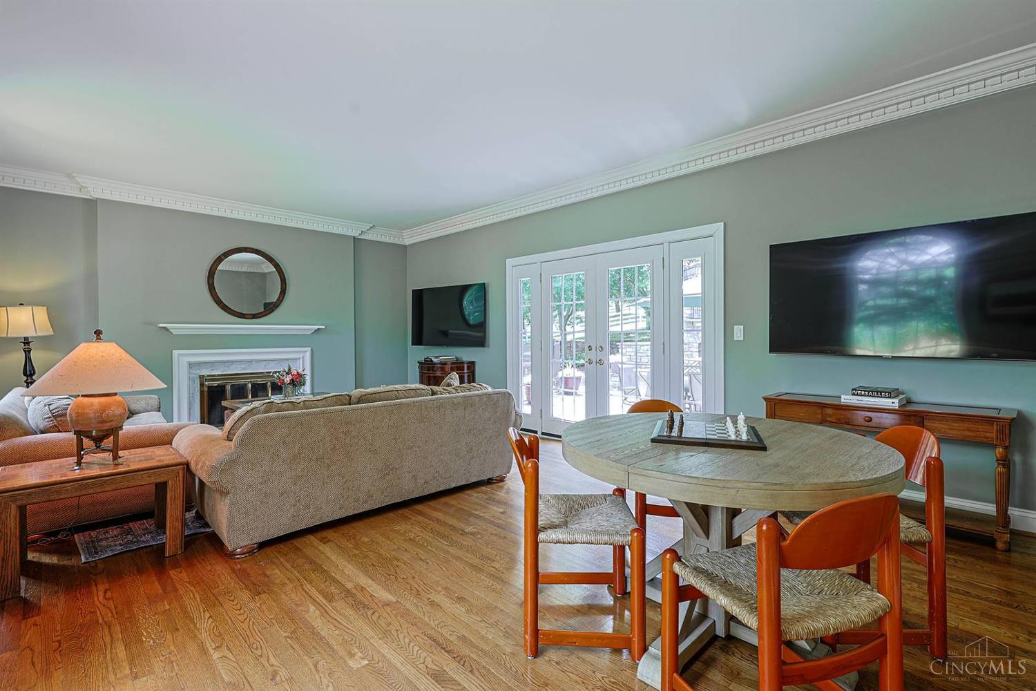 8205 Kroger Farm Road Cincinnati, OH 45243 - Photo 22 of 76 Living Room