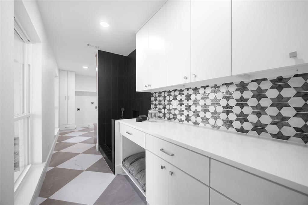 4408 Thunder Road Dallas, TX 75244 - Photo 26 of 38 Doggy Sleep Multipurpose