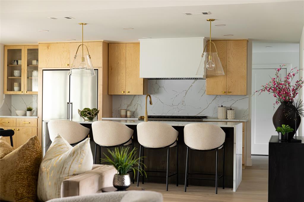 4408 Thunder Road Dallas, TX 75244 - Photo 3 of 38