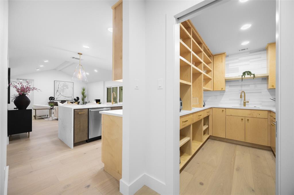4408 Thunder Road Dallas, TX 75244 - Photo 4 of 38 Kitchen-Pantry