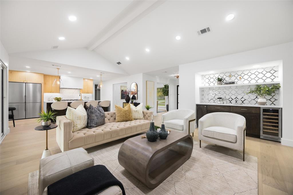 4408 Thunder Road Dallas, TX 75244 - Photo 7 of 38