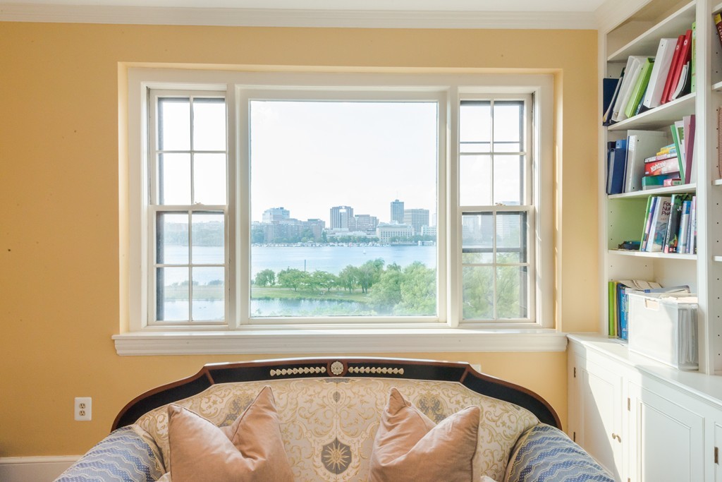 280 Beacon Street, Unit 65 Boston, MA 02116 - Photo 3 of 15 a bed sitting in front of a window next to a window