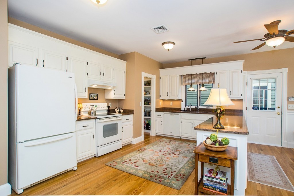 3 Old Town Road Walpole, MA 02081 - Photo 5 of 28 Gallery Image 5