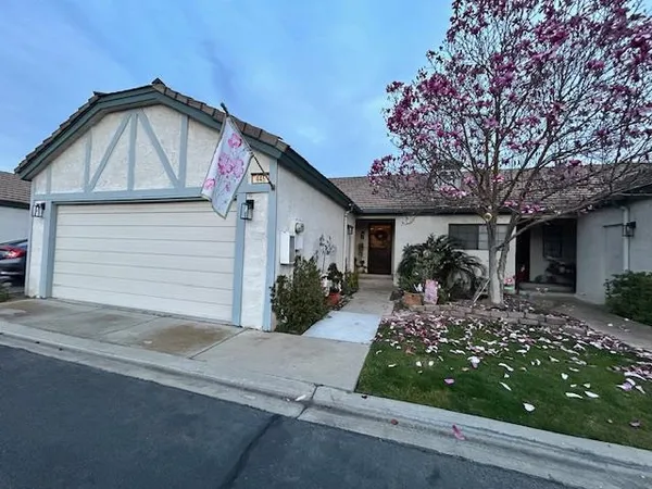 $300,000 | 445 Quill Lane, Clovis, CA 93612