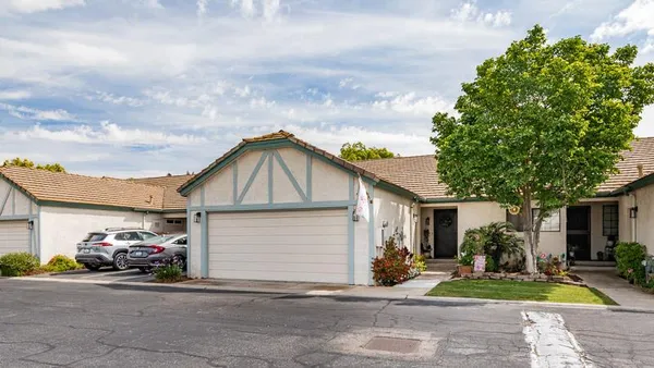 $305,000 | 445 Quill Lane, Clovis, CA 93612