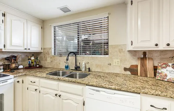 $305,000 | 445 Quill Lane, Clovis, CA 93612