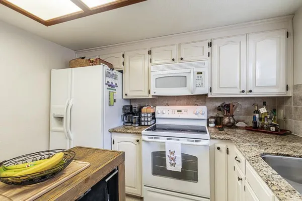 $305,000 | 445 Quill Lane, Clovis, CA 93612