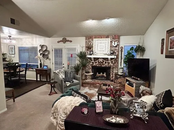 $300,000 | 445 Quill Lane, Clovis, CA 93612