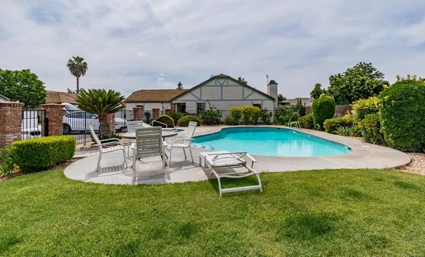 $305,000 | 445 Quill Lane, Clovis, CA 93612