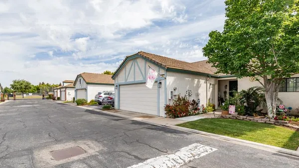 $305,000 | 445 Quill Lane, Clovis, CA 93612