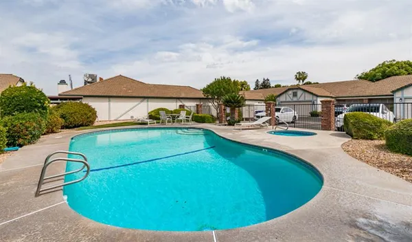 $305,000 | 445 Quill Lane, Clovis, CA 93612
