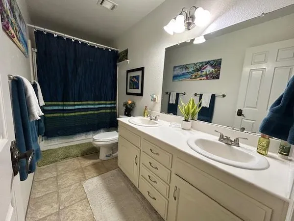 $300,000 | 445 Quill Lane, Clovis, CA 93612