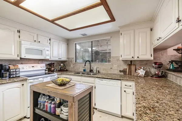 $305,000 | 445 Quill Lane, Clovis, CA 93612