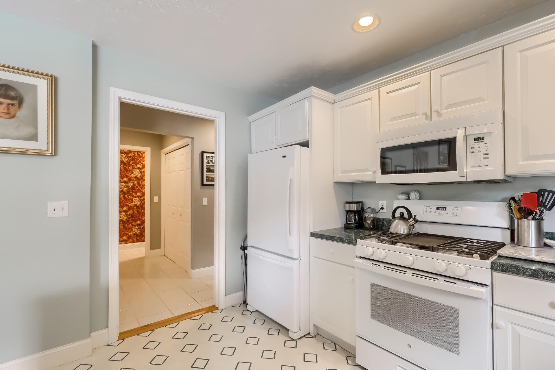 9 Darby Point Mashpee, MA 02649 - Photo 15 of 42 Kitchen