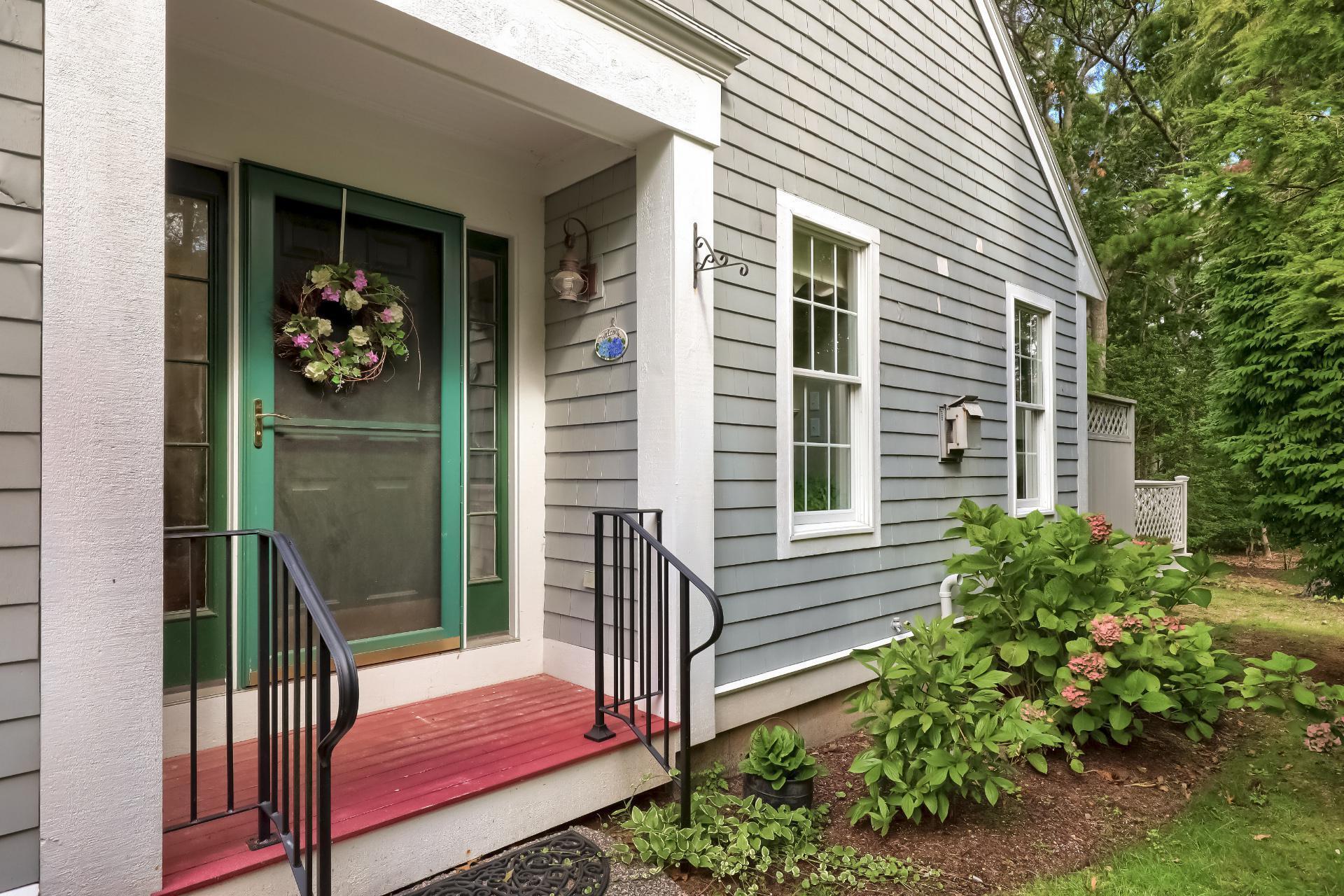 9 Darby Point Mashpee, MA 02649 - Photo 3 of 42 Main Entry