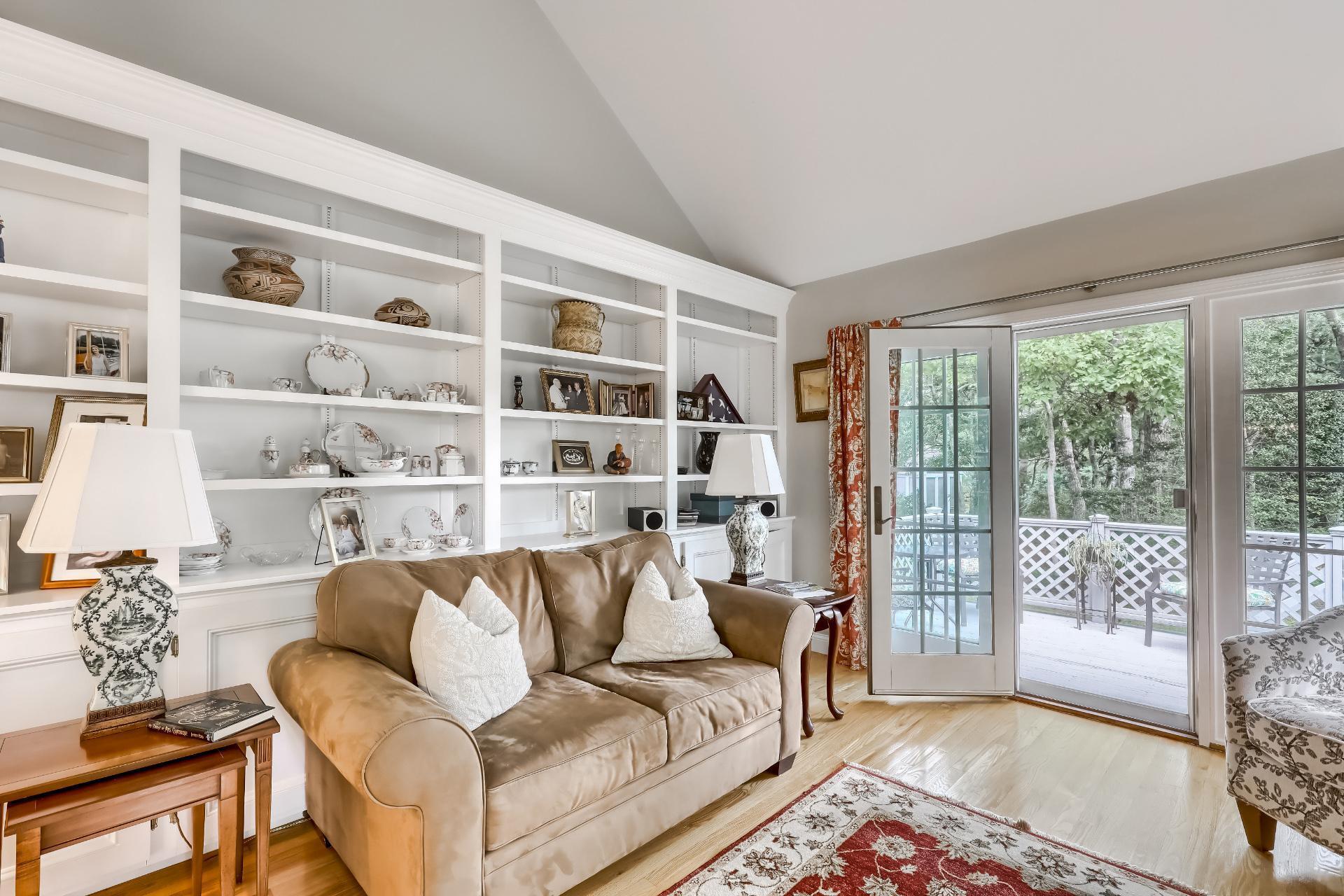 9 Darby Point Mashpee, MA 02649 - Photo 8 of 42 Living Room
