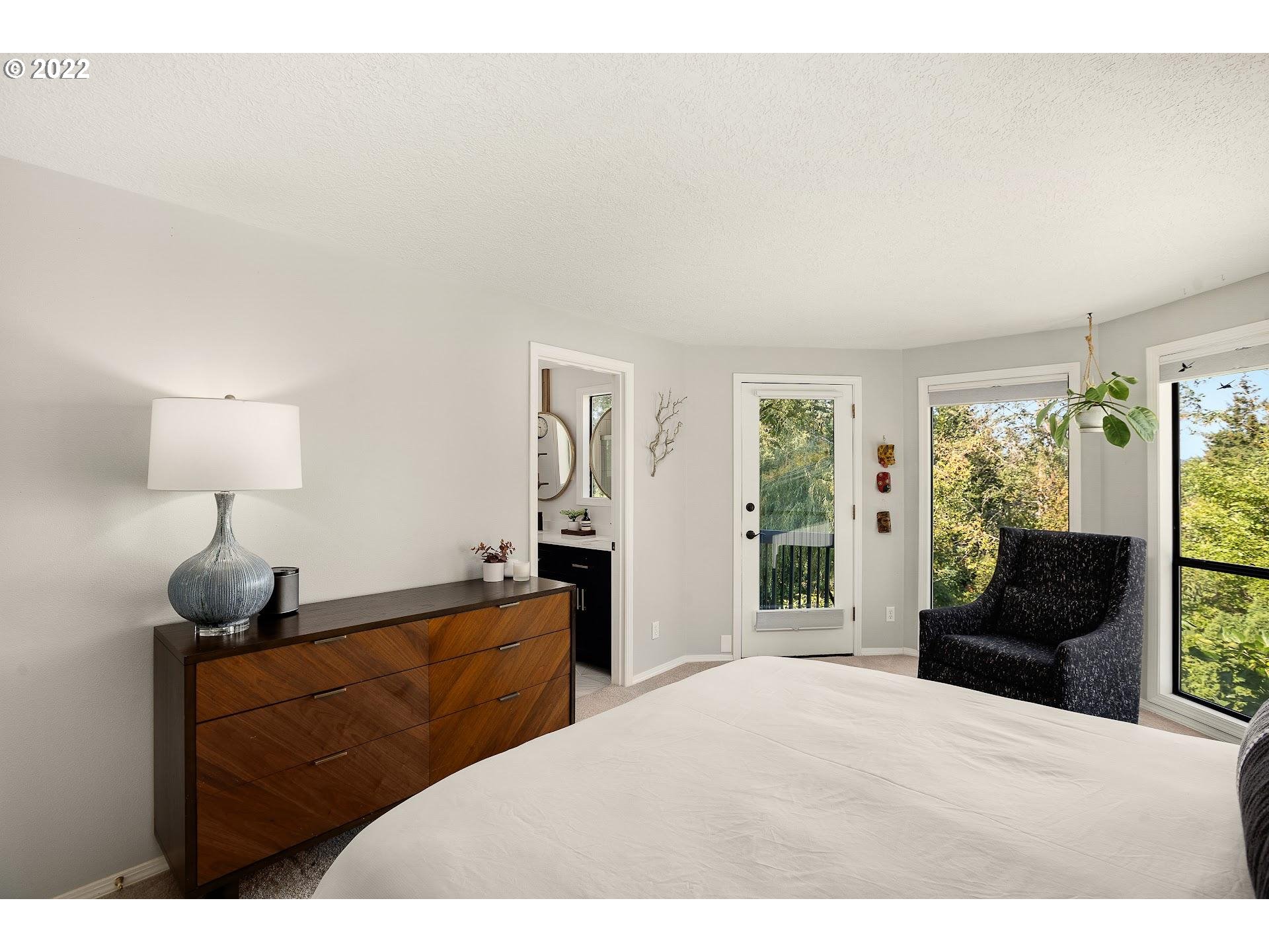 3923 Southwest Alice Street Portland, OR 97219 - Photo 14 of 31 Gallery Image 14