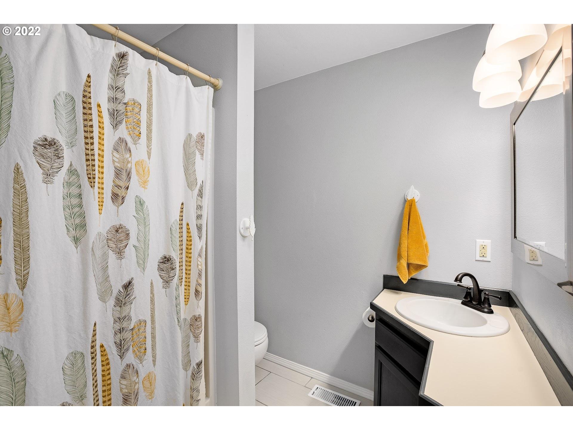 3923 Southwest Alice Street Portland, OR 97219 - Photo 20 of 31 Gallery Image 20