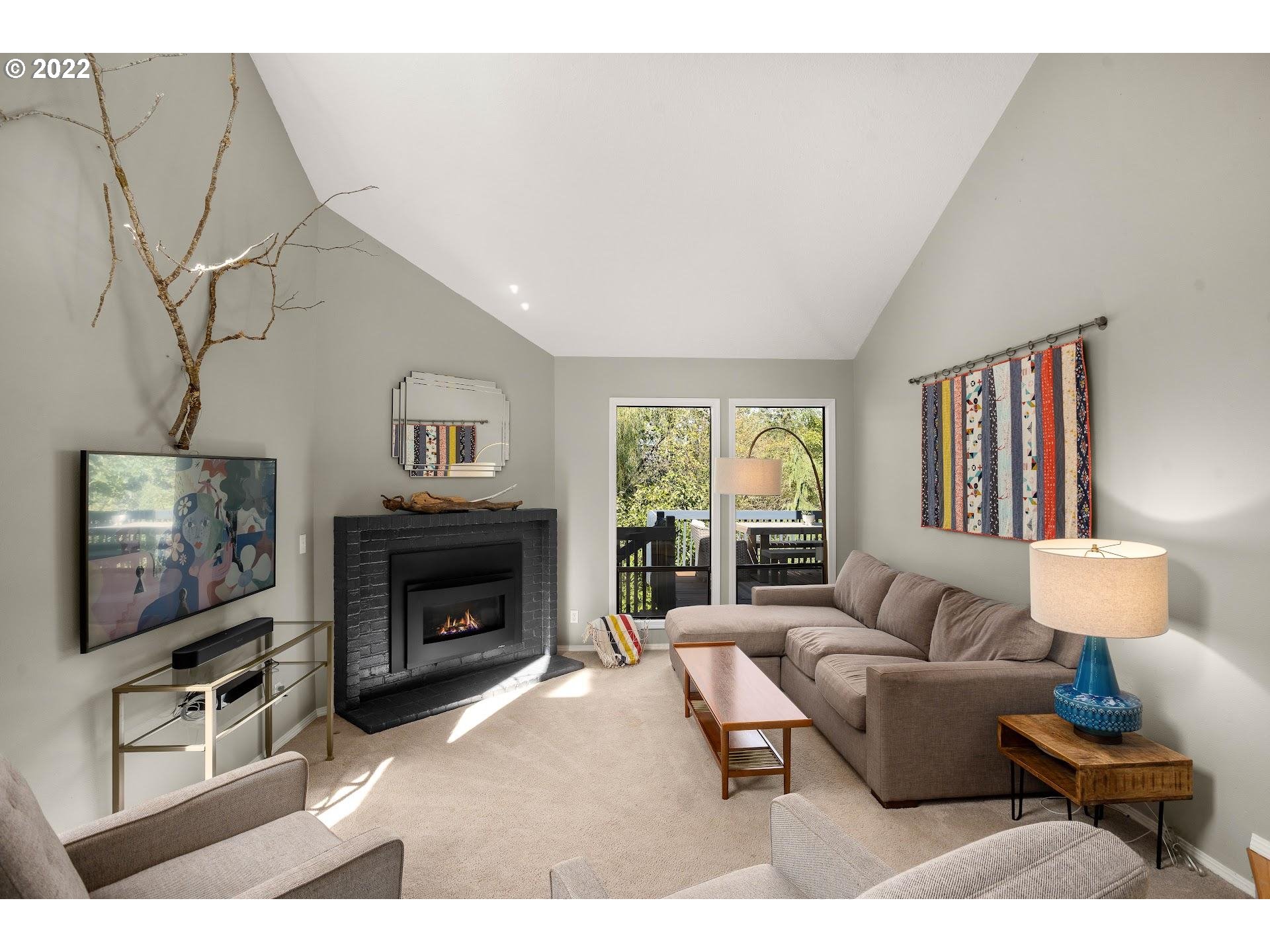 3923 Southwest Alice Street Portland, OR 97219 - Photo 4 of 31 Gallery Image 4