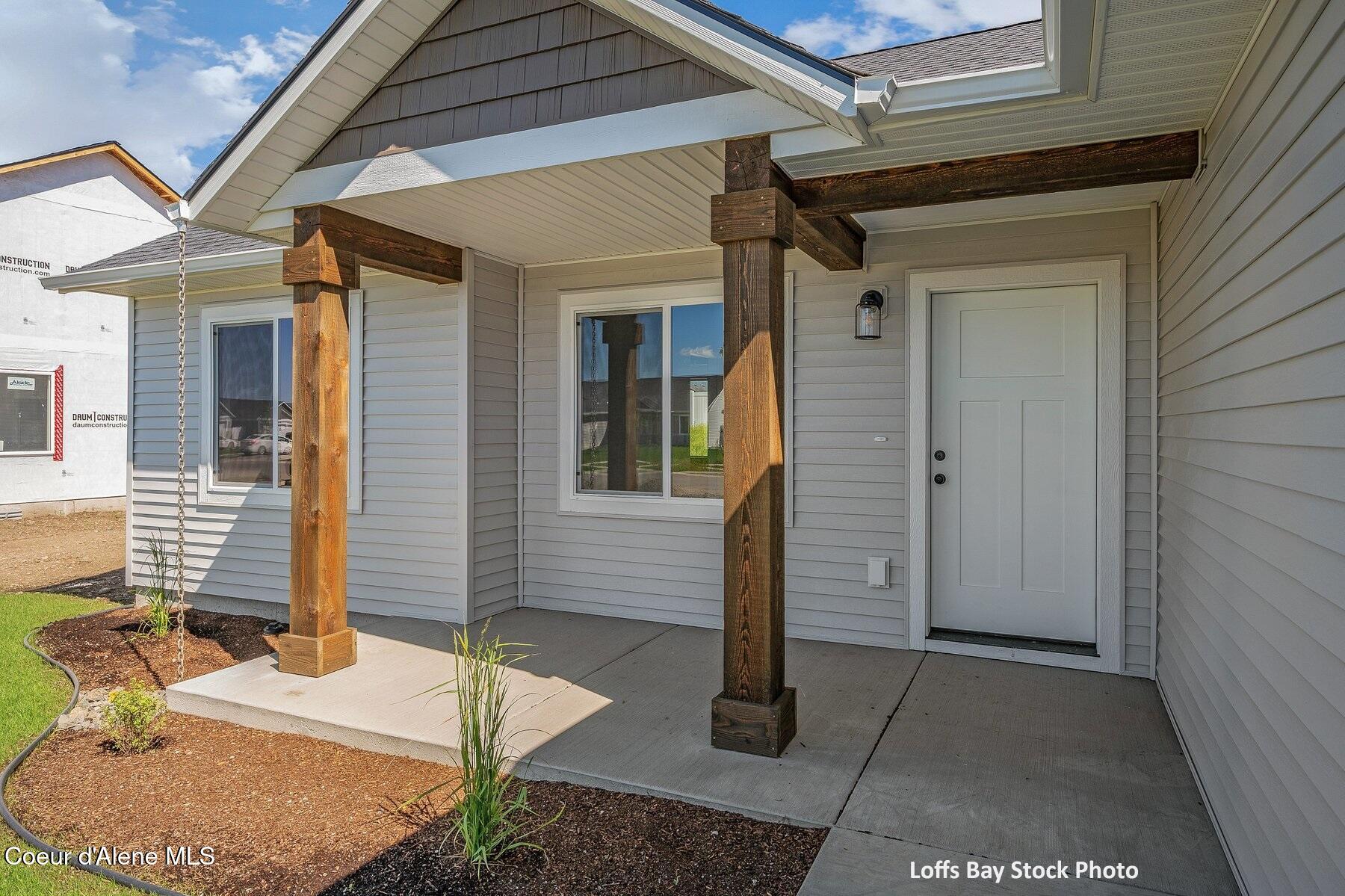 11651 North Simmons Lane Rathdrum, ID 83858 - Photo 2 of 15 4. Front covered porch